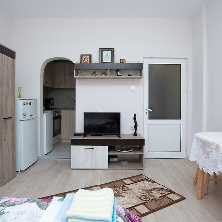 Lynn'S Oasis-Ocean Touch In Core Downtown Apartment Burgas ภายนอก รูปภาพ