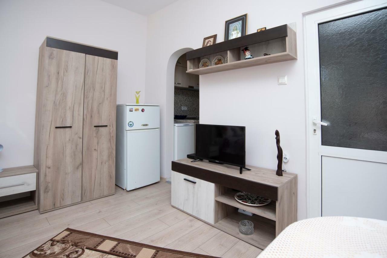 Lynn'S Oasis-Ocean Touch In Core Downtown Apartment Burgas ภายนอก รูปภาพ