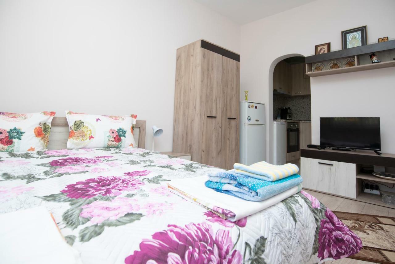 Lynn'S Oasis-Ocean Touch In Core Downtown Apartment Burgas ภายนอก รูปภาพ