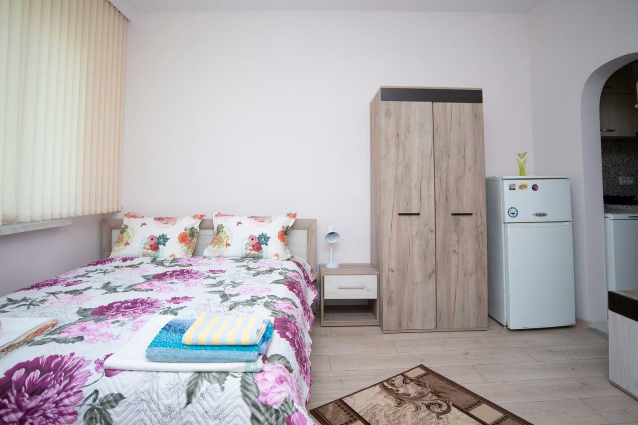 Lynn'S Oasis-Ocean Touch In Core Downtown Apartment Burgas ภายนอก รูปภาพ