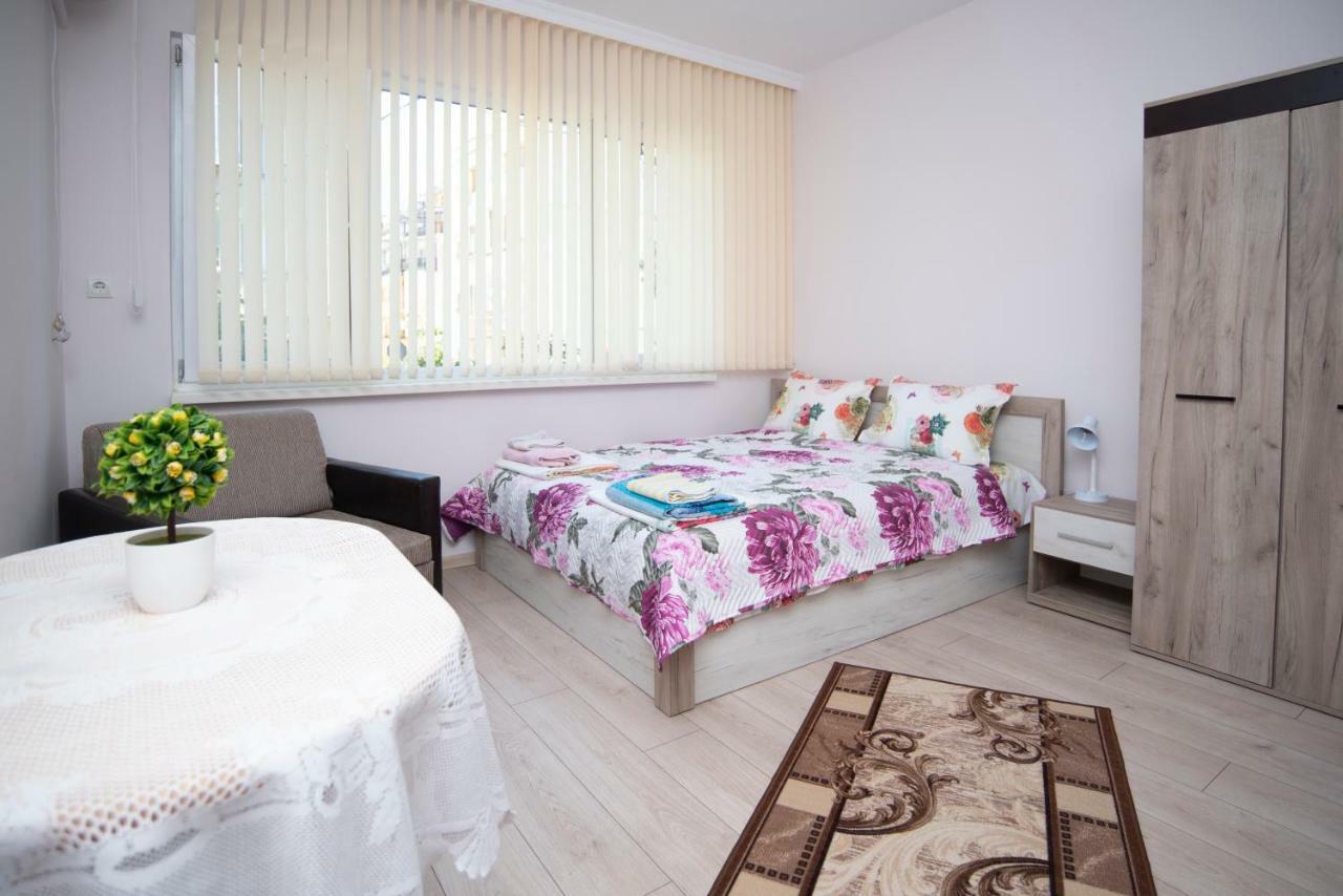 Lynn'S Oasis-Ocean Touch In Core Downtown Apartment Burgas ภายนอก รูปภาพ